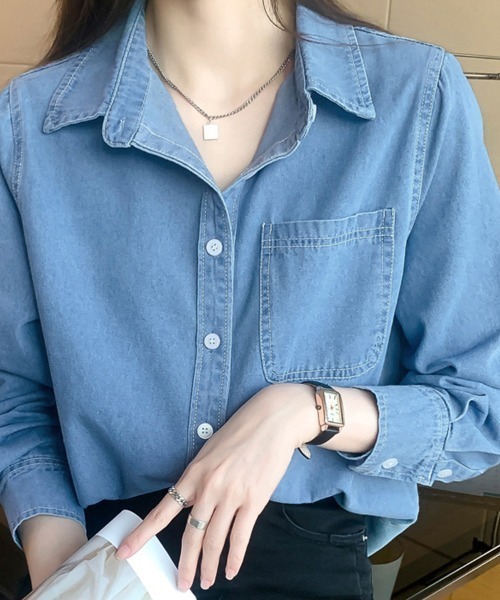 Doux Belle(ドゥーベル)の「ボタン付きデニム柄シャツ(シャツ/ブラウス・レディース・ダークブルー/ライトブルー・MEDIUM)」の4枚目の写真