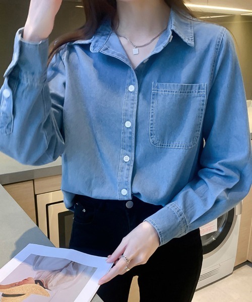 Doux Belle(ドゥーベル)の「ボタン付きデニム柄シャツ(シャツ/ブラウス・レディース・ダークブルー/ライトブルー・MEDIUM)」の5枚目の写真