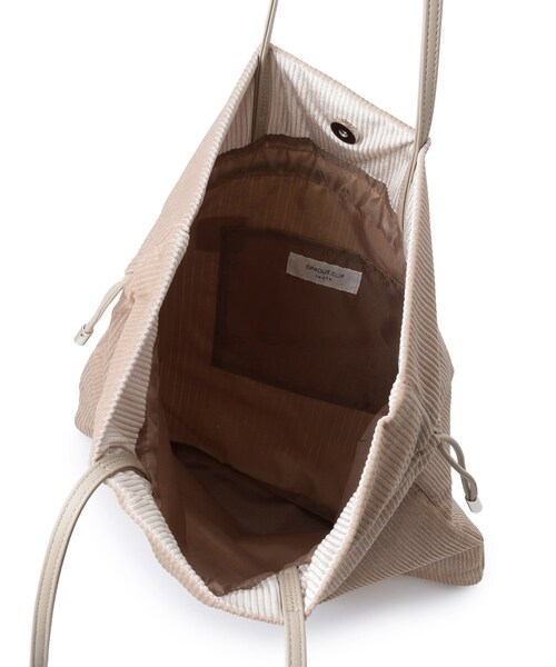 OPAQUE.CLIP(オペークドットクリップ)の「【A4サイズ対応】プリーツドロストショルダーバッグ(ショルダーバッグ・レディース・ブルー系6/ベージュ系6/ブラック/シルバー/ピンク系9・00)」の12枚目の写真