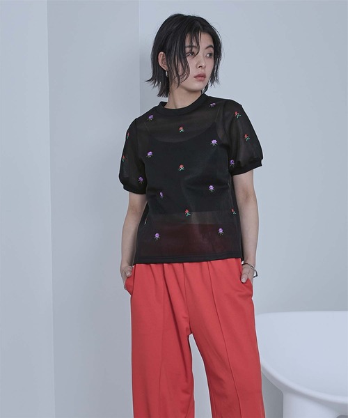 miette(ミエット)の「シアーダンボールフラワー刺繍トップス(Tシャツ/カットソー・レディース・ブラック/ホワイト/イエロー・FREE)」の7枚目の写真