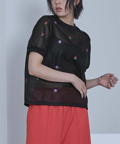 miette(ミエット)の「シアーダンボールフラワー刺繍トップス(Tシャツ/カットソー・レディース・ブラック/ホワイト/イエロー・FREE)」の9枚目の写真