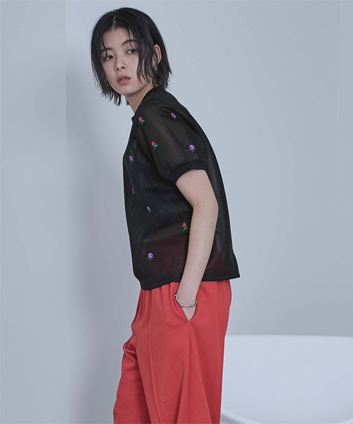miette(ミエット)の「シアーダンボールフラワー刺繍トップス(Tシャツ/カットソー・レディース・ブラック/ホワイト/イエロー・FREE)」の10枚目の写真