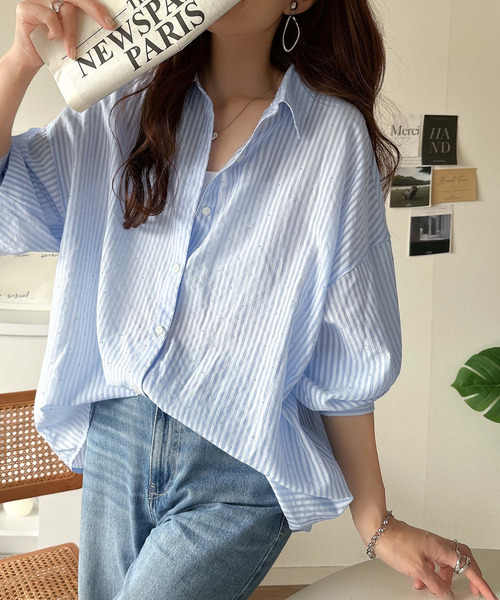 classicalelf（クラシカルエルフ）の「今季らしく着こなせる♪ラインストーンつきオーバーサイズシアーストライプシャツ(長袖)　紫外線・日焼け対策/冷房対策（シャツ/ブラウス・レディース・ベージュ/ブルー/オフホワイト・LARGE/MEDIUM/SMALL/X-LARGE）」の4枚目の写真