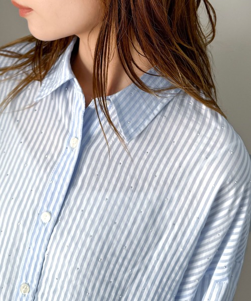 classicalelf（クラシカルエルフ）の「今季らしく着こなせる♪ラインストーンつきオーバーサイズシアーストライプシャツ(長袖)　紫外線・日焼け対策/冷房対策（シャツ/ブラウス・レディース・ベージュ/ブルー/オフホワイト・LARGE/MEDIUM/SMALL/X-LARGE）」の12枚目の写真
