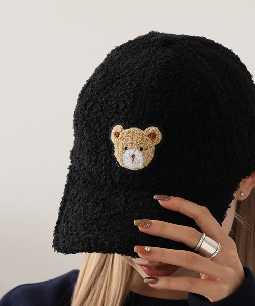 ROOPTOKYO(ループトウキョウ)の「クマデザインボアキャップ ベースボールキャップ(キャップ・レディース・ベージュ/ネイビー/ホワイト/ブラウン/ピンク/ブラック・FREE)」の2枚目の写真