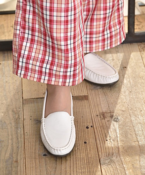 ALPHA CUBIC（アルファーキュビック）の「【はっ水加工】リアルレザーシンプルローファー（ローファー・レディース・ネイビー/ホワイト/ガンメタ/ダークベージュ・22.5cm/23.5cm/24.5cm/23.0cm/24.0cm）」の9枚目の写真