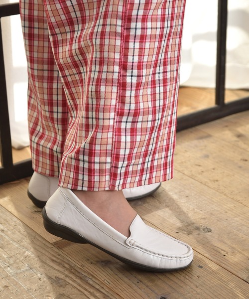 ALPHA CUBIC（アルファーキュビック）の「【はっ水加工】リアルレザーシンプルローファー（ローファー・レディース・ネイビー/ホワイト/ガンメタ/ダークベージュ・22.5cm/23.5cm/24.5cm/23.0cm/24.0cm）」の10枚目の写真