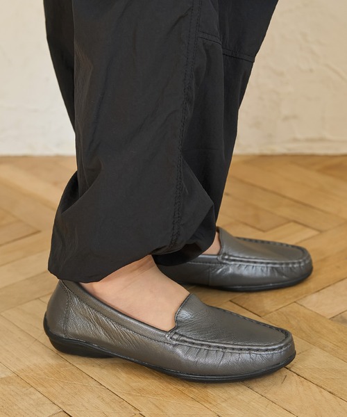 ALPHA CUBIC（アルファーキュビック）の「【はっ水加工】リアルレザーシンプルローファー（ローファー・レディース・ネイビー/ホワイト/ガンメタ/ダークベージュ・22.5cm/23.5cm/24.5cm/23.0cm/24.0cm）」の16枚目の写真