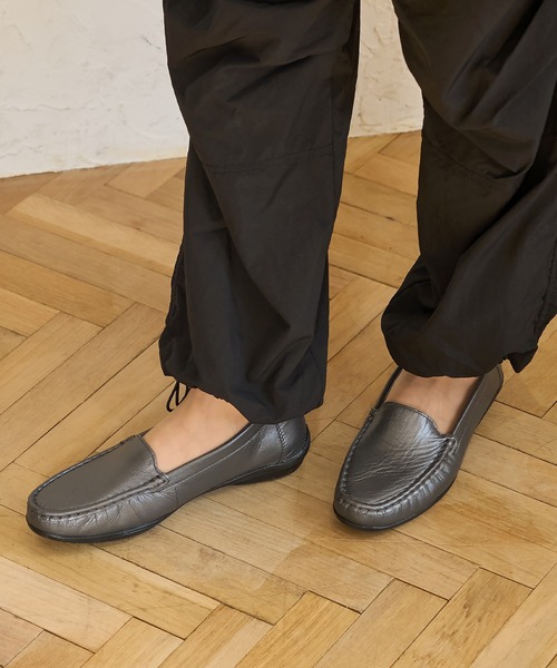 ALPHA CUBIC（アルファーキュビック）の「【はっ水加工】リアルレザーシンプルローファー（ローファー・レディース・ネイビー/ホワイト/ガンメタ/ダークベージュ・22.5cm/23.5cm/24.5cm/23.0cm/24.0cm）」の18枚目の写真