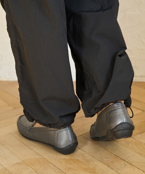 ALPHA CUBIC（アルファーキュビック）の「【はっ水加工】リアルレザーシンプルローファー（ローファー・レディース・ネイビー/ホワイト/ガンメタ/ダークベージュ・22.5cm/23.5cm/24.5cm/23.0cm/24.0cm）」の19枚目の写真