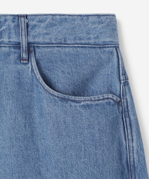 FARAH（ファーラー）の「FARAH | カーブ ワイドデニムパンツ MEN（デニムパンツ・メンズ・ライトブルー/インディゴブルー・30/32/34）」の5枚目の写真