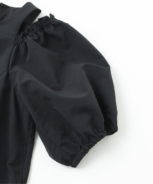 ROSE BUD（ローズバッド）の「VOLUME SLEEVE DRESS（ワンピース・レディース・ベージュ/ブラック・ONE SIZE）」の4枚目の写真