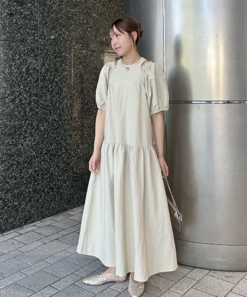 ROSE BUD（ローズバッド）の「VOLUME SLEEVE DRESS（ワンピース・レディース・ベージュ/ブラック・ONE SIZE）」の11枚目の写真