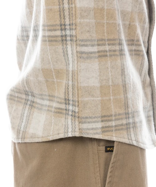 RVCA(ルーカ)の「RVCA メンズ VACANCY FLANNEL LS 長袖シャツ 【2025年春夏モデル】ルーカロングスリーブ長袖フランネルシャツ(シャツ/ブラウス・メンズ・ベージュ系その他・SMALL/LARGE/MEDIUM)」の5枚目の写真