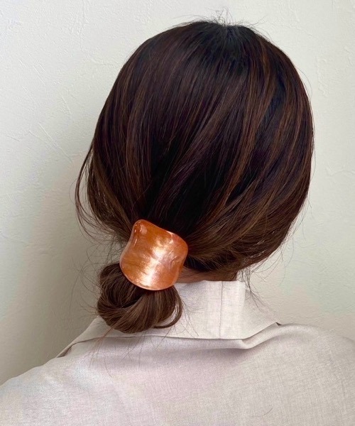 tone(トーン)の「KuKuLu TOKYO/クラフトウェーブ ポニーフック/ヘアカフ(ヘアゴム・レディース・ホワイト系その他/グリーン/オレンジ・FREE)」の3枚目の写真