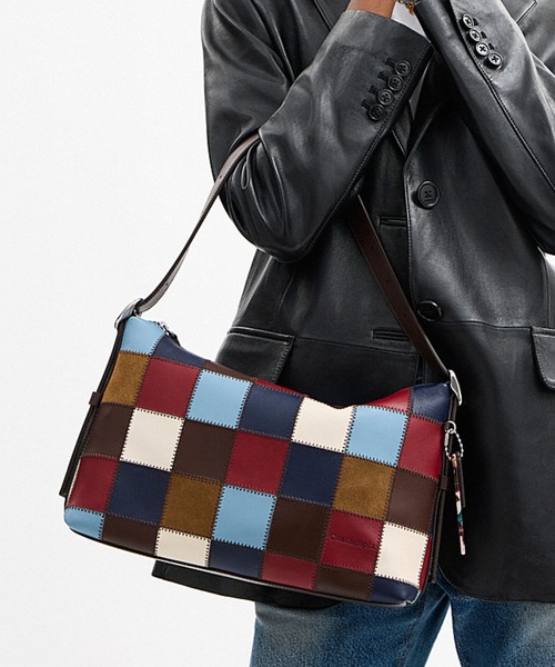 Coachtopia（コーチトピア）の「オルター/エゴ スラウチー ショルダー バッグ・アップクラフト レザー（ショルダーバッグ・レディース・ブラック系その他/ホワイト系その他/ブラック系その他3/マルチ/ブルー系その他・ONE）」の4枚目の写真