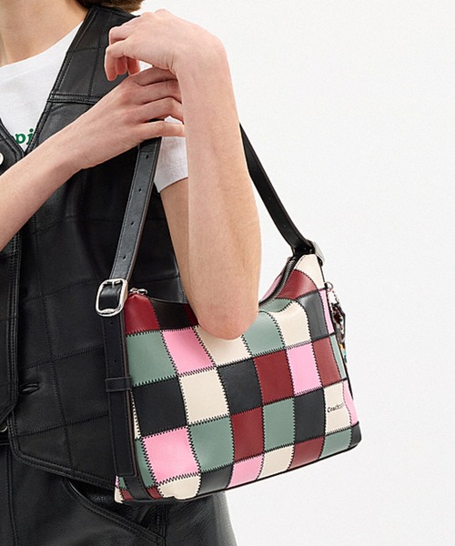 Coachtopia（コーチトピア）の「オルター/エゴ スラウチー ショルダー バッグ・アップクラフト レザー（ショルダーバッグ・レディース・ブラック系その他/ホワイト系その他/ブラック系その他3/マルチ/ブルー系その他・ONE）」の5枚目の写真