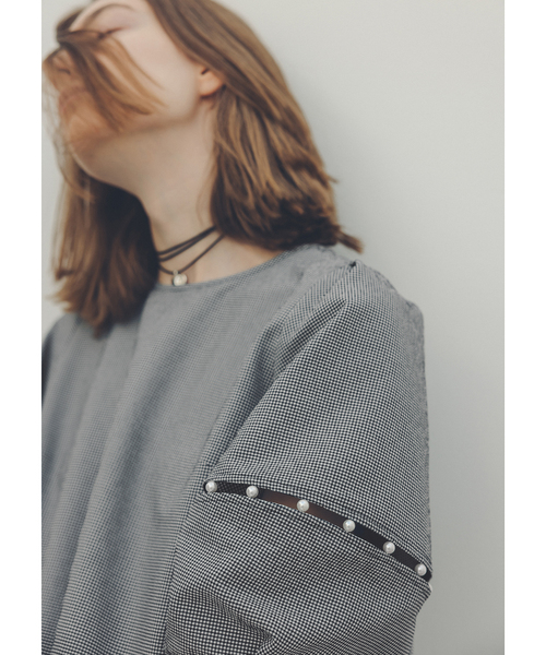 La TOTALITE(ラトータリテ)の「【洗える】クルーパールブラウス(シャツ/ブラウス・レディース・ホワイト/ネイビー/ブラック・FREE)」の3枚目の写真