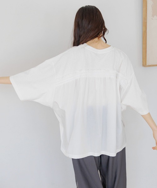 niko and...（ニコアンド）の「バック布帛CITYフォトＴシャツ（Tシャツ/カットソー・レディース・ナチュラル/オフホワイト/チャコール/ピンク・FREE）」の8枚目の写真