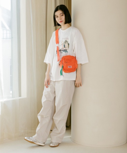 niko and...（ニコアンド）の「バック布帛CITYフォトＴシャツ（Tシャツ/カットソー・レディース・ナチュラル/オフホワイト/チャコール/ピンク・FREE）」の9枚目の写真