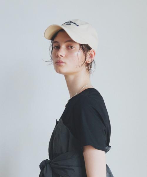 Doux archives（ドゥアルシーヴ）の「ロゴ刺繍キャップ（キャップ・レディース・アイボリー・FREE）」の2枚目の写真