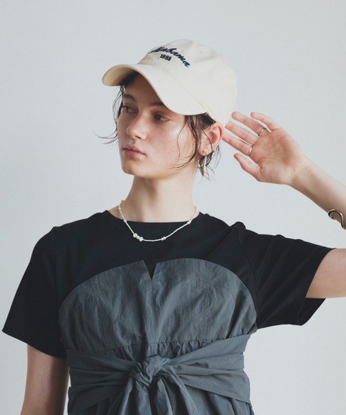 Doux archives（ドゥアルシーヴ）の「ロゴ刺繍キャップ（キャップ・レディース・アイボリー・FREE）」の3枚目の写真