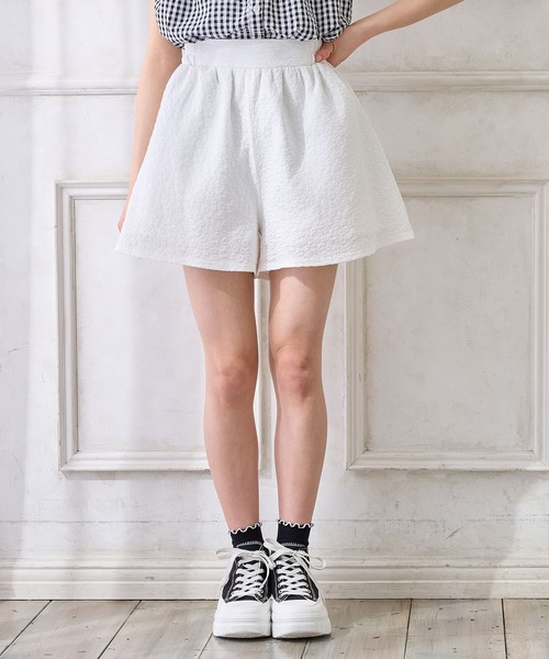 Amourire girl（アムリールガール）の「エンボスキュロットパンツ（その他パンツ・キッズ・オフホワイト/ブラック・130cm/140cm/150cm/160cm）」の4枚目の写真