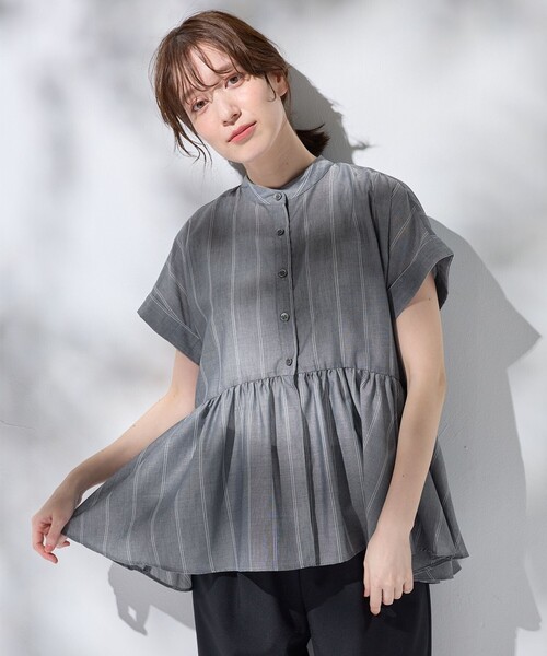 ANY（エニィ）の「半袖ティアードブラウス（シャツ/ブラウス・レディース・グレー系1/ホワイト系1/ネイビー系1・4）」の2枚目の写真