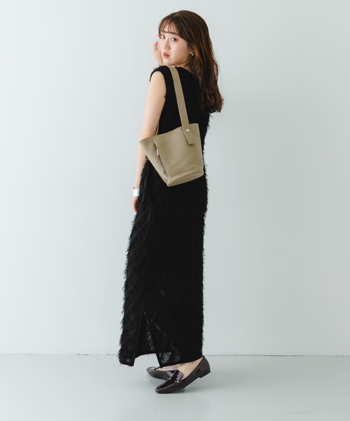 RODE SKO(ロデスコ)の「『別注』BEAURE×RODESKO カウレザー2ベルトバケツバッグ(ショルダーバッグ・レディース・ブラック/ベージュ・ONE)」の8枚目の写真