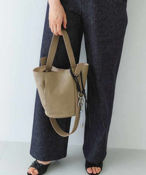 RODE SKO(ロデスコ)の「『別注』BEAURE×RODESKO カウレザー2ベルトバケツバッグ(ショルダーバッグ・レディース・ブラック/ベージュ・ONE)」の14枚目の写真