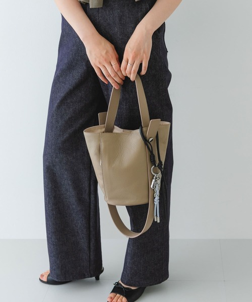 RODE SKO(ロデスコ)の「『別注』BEAURE×RODESKO カウレザー2ベルトバケツバッグ(ショルダーバッグ・レディース・ブラック/ベージュ・ONE)」の16枚目の写真