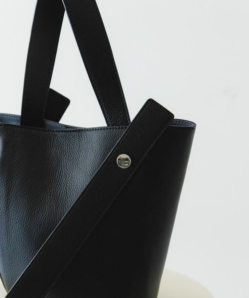 RODE SKO(ロデスコ)の「『別注』BEAURE×RODESKO カウレザー2ベルトバケツバッグ(ショルダーバッグ・レディース・ブラック/ベージュ・ONE)」の20枚目の写真