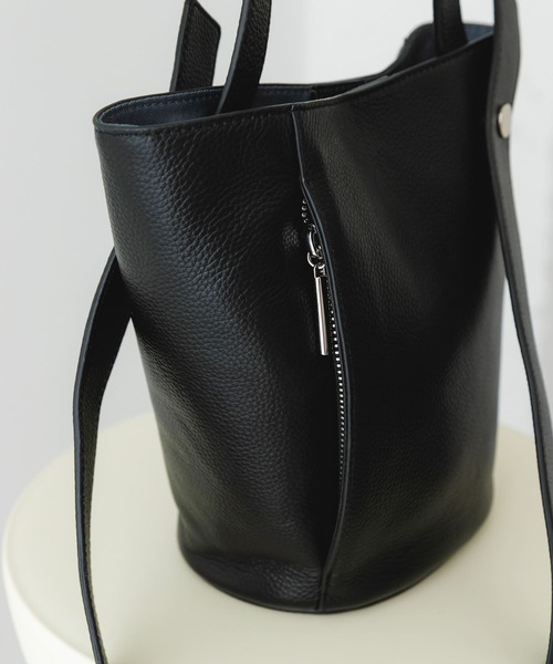 RODE SKO(ロデスコ)の「『別注』BEAURE×RODESKO カウレザー2ベルトバケツバッグ(ショルダーバッグ・レディース・ブラック/ベージュ・ONE)」の21枚目の写真