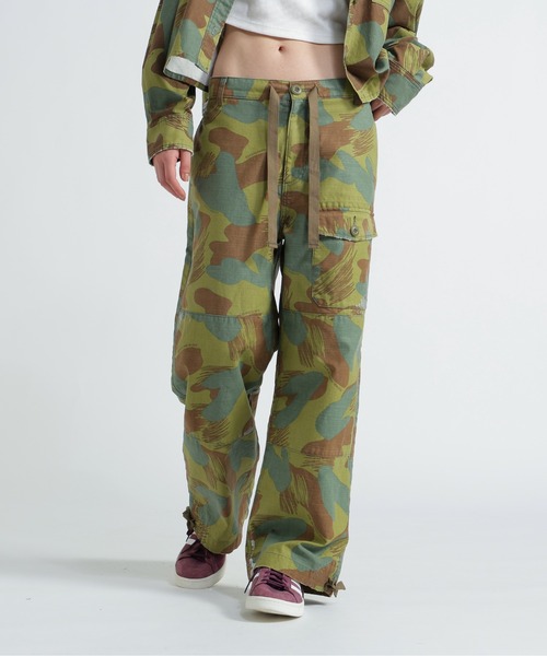 AVIREX（アヴィレックス）の「CAMOUFLAGE CARGO LONG PANTS/カモフラージュカーゴロングパンツ（カーゴパンツ・レディース・ブラック/オリーブ・M/S）」の2枚目の写真