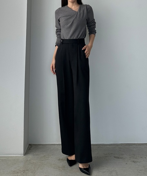 Louere(ルエレ)の「ベルトデザインパンツ(スラックス・レディース・チャコール/アイボリー/ブラック・X-LARGE/LARGE/MEDIUM/SMALL)」の2枚目の写真