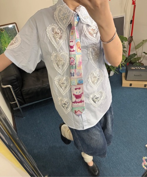 AsheKsha(アシクシャ)の「[新作】ラブハートくり抜きシャツ(Tシャツ/カットソー・レディース・ピンク/ブルー/ホワイト・S/M/L)」の2枚目の写真