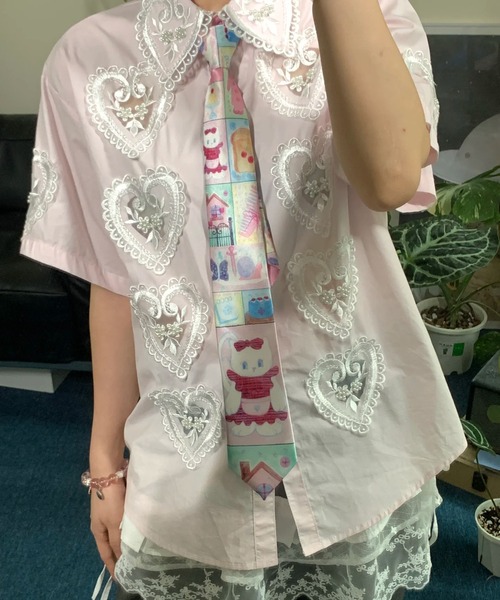 AsheKsha(アシクシャ)の「[新作】ラブハートくり抜きシャツ(Tシャツ/カットソー・レディース・ピンク/ブルー/ホワイト・S/M/L)」の6枚目の写真