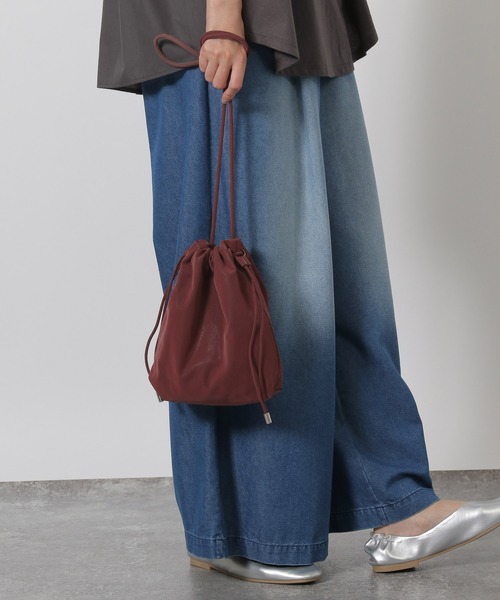 LAKOLE(ラコレ)の「ヌバック風ミニ巾着ショルダーバッグ / 574751(ショルダーバッグ・レディース・ブラック/ボルドー/グレイッシュベージュ・FREE)」の1枚目の写真