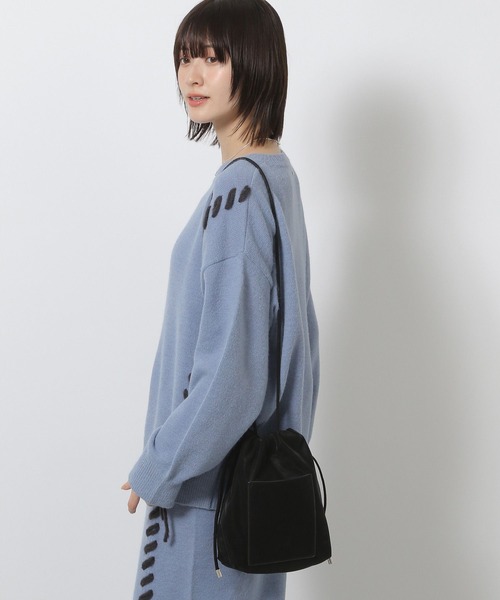 LAKOLE(ラコレ)の「ヌバック風ミニ巾着ショルダーバッグ / 574751(ショルダーバッグ・レディース・ブラック/ボルドー/グレイッシュベージュ・FREE)」の4枚目の写真