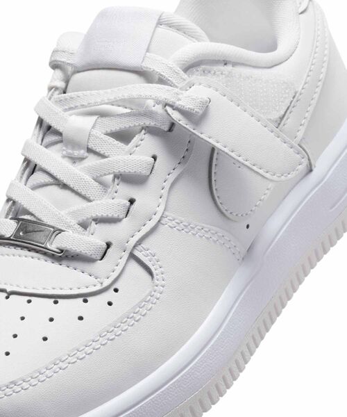 NIKE（ナイキ）の「ナイキ フォース 1 LOW イージーオン リトルキッズシューズ / Nike Force 1 Low EasyOn Little Kids' Shoes IH4498-101 White（スニーカー・キッズ・ホワイト・20.5/21.5/22/21/20/19.5/19/18.5/18/17.5/17/16.5）」の4枚目の写真