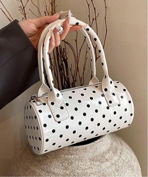 SHEPP(シープ)の「ドット柄エナメルショルダーミニボストンバッグ /水玉/韓国トレンド(ボストンバッグ・レディース・ブラック/ホワイト・F)」の14枚目の写真