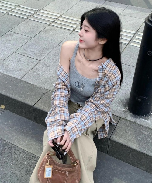Sibra(シブラ)の「2柄展開チェックシャツ|ゆるシルエットで抜け感たっぷり◎(シャツ/ブラウス・レディース・ブルー/ベージュ・M)」の6枚目の写真