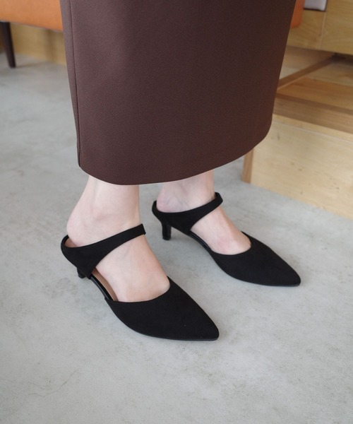 mysty woman(ミスティウーマン)の「スエードラインミュール 598043(パンプス・レディース・ベージュ/ブラック・LARGE/MEDIUM)」の3枚目の写真