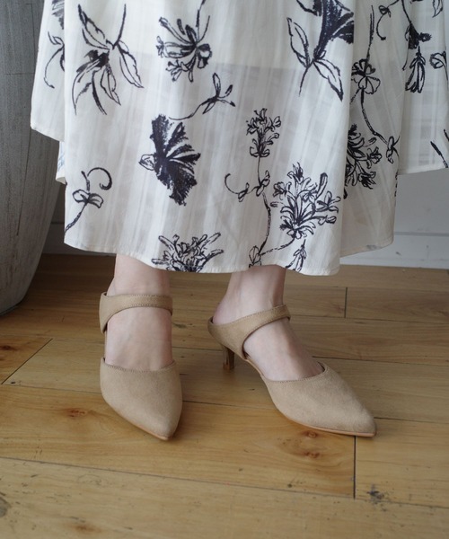 mysty woman(ミスティウーマン)の「スエードラインミュール 598043(パンプス・レディース・ベージュ/ブラック・LARGE/MEDIUM)」の5枚目の写真