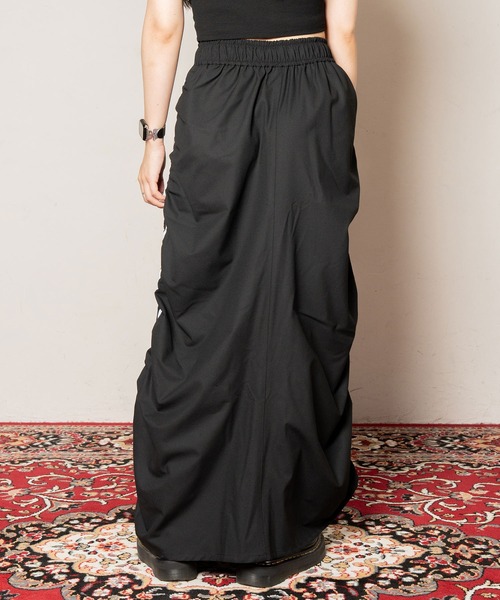 Subciety（サブサエティ）の「Side line drawstring flared skirt（スカート・レディース・ブラック/グレー・マルチサイズ）」の4枚目の写真