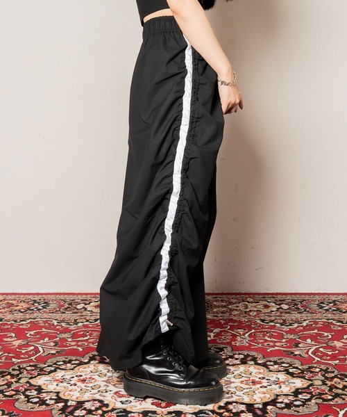 Subciety（サブサエティ）の「Side line drawstring flared skirt（スカート・レディース・ブラック/グレー・マルチサイズ）」の5枚目の写真