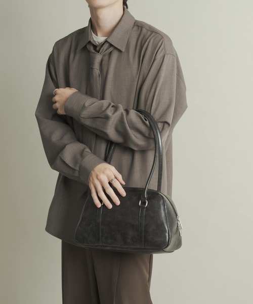 SENSE OF PLACE by URBAN RESEARCH(センスオブプレイスバイアーバンリサーチ)の「ロングハンドルボストンバッグ(ボストンバッグ・メンズ・チャコールグレー/ブラック/シルバー・ONE)」の6枚目の写真