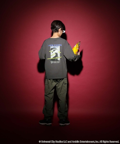 GLOBAL WORK（グローバルワーク）の「ヘビロッTEE/ムービー長袖/587895（Tシャツ/カットソー・キッズ・チャコールグレー/ライトグレー/ブラック/ホワイト系5/ホワイト系6・130cm/140cm/150cm/160cm）」の18枚目の写真