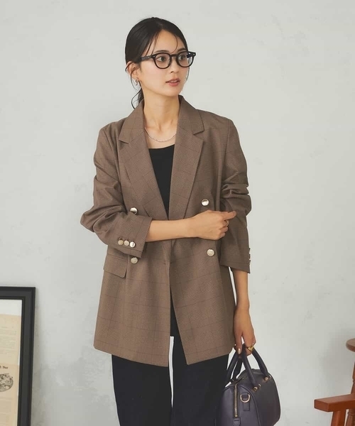 a.v.v（アーヴェヴェ）の「【マシンウォッシャブル】ダブルブレストジャケット（テーラードジャケット・レディース・ネイビー/モカ・36/38/40）」の2枚目の写真