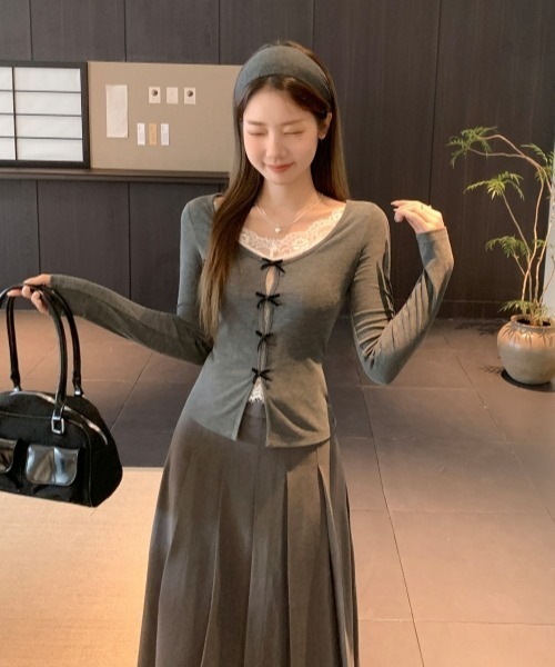 gossip!ロサンゼルス(ゴシップロサンゼルス)の「【Y2Kガーリー】レースリボン付きレイヤード風長袖Tシャツ(Tシャツ/カットソー・レディース・グレー・FREE)」の6枚目の写真
